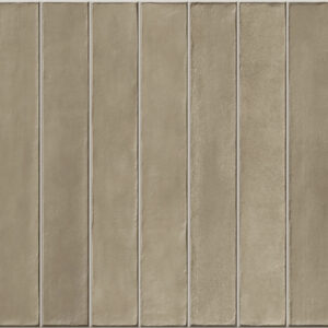 Carrelage zellige rectangulaire 32x62,5 cm teinte toffee finition mate, posé verticalement.